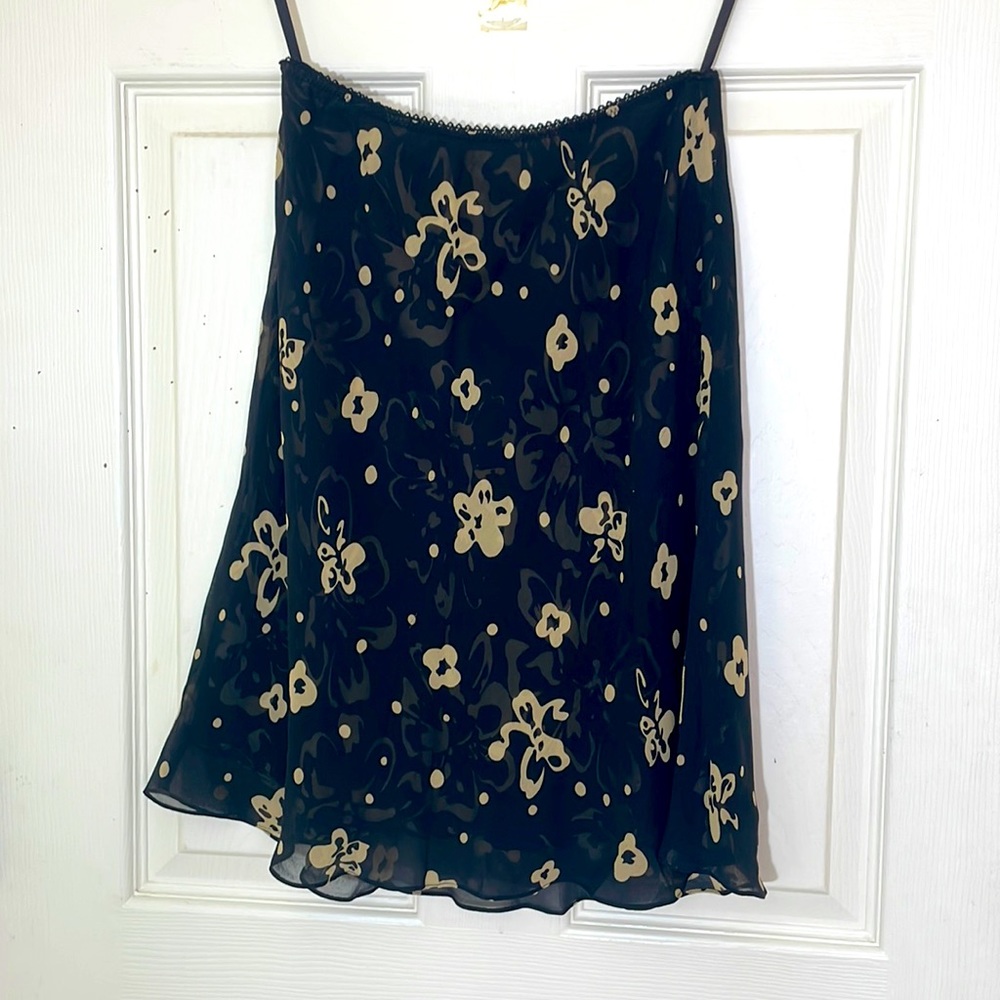 Women’s 100% SILK Black Skirt Size 6P Knee Length Excellent Condition